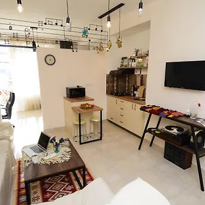 Music Lax Best Location In Town Апартаменты